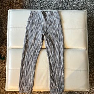 LuLulemon 3/4 length leggings. Size 4